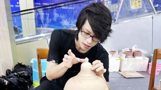 【人民網(wǎng)】還未畢業(yè)，他已是非遺傳承人、一級（高級）技師、“國培計劃”骨干教師