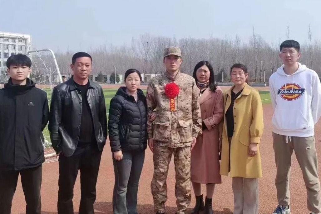 英華應征入伍學子分享：青年當有凌云志 一身戎裝顯英姿